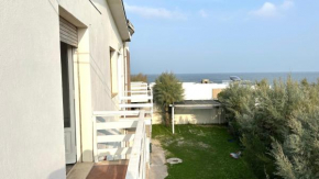 Marcelli, bilocale direttamente sulla spiaggia - M150